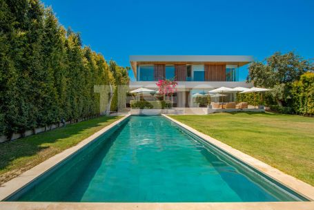 ELEGANT CONTEMPORARY VILLA FOR RENT IN SOTOGRANDE COSTA