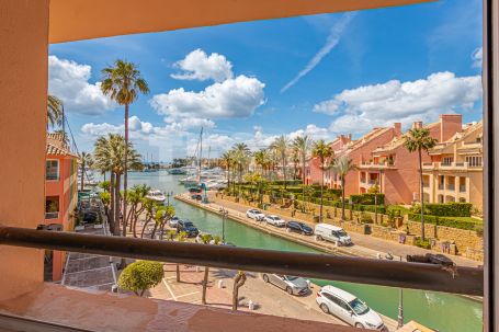 Lovely modernised apartment with views to the marina and the sea
