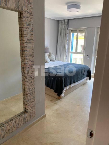 Apartamento con vistas al puerto deportivo y al mar