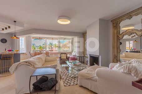 Lovely modernised apartment with views to the marina and the sea