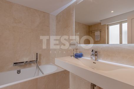 Lovely modernised apartment with views to the marina and the sea