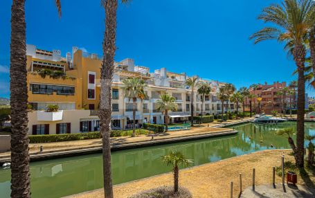 BEAUTIFUL 3 BEDROOM ENSUITE APARTMENT IN THE SOTOGRANDE MARINA