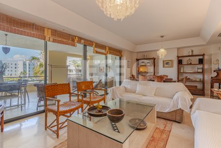 BEAUTIFUL 3 BEDROOM ENSUITE APARTMENT IN THE SOTOGRANDE MARINA