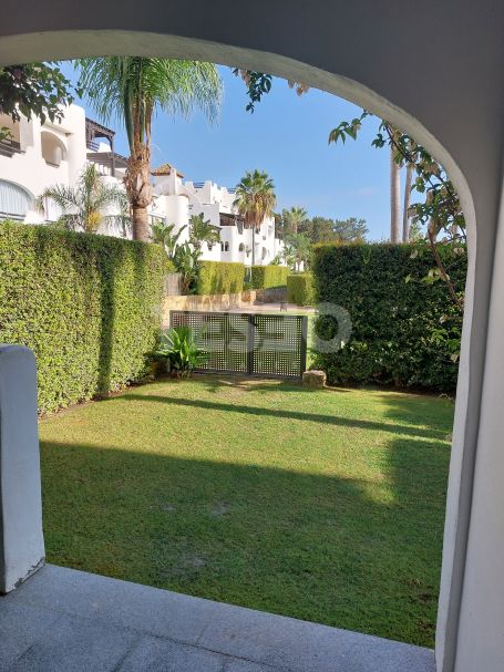 Erdgeschosswohnung zu vermieten in El Polo de Sotogrande, Sotogrande Costa