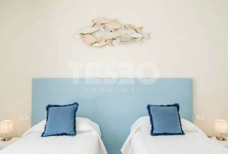 VILLA MENDOZA: Beeindruckende Villa im zeitgenössischen Stil im Herzen der Zone B, Sotogrande Costa