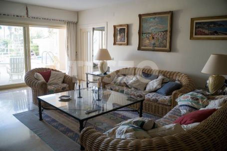 Spacious apartment in Paseo del Mar, Sotogrande