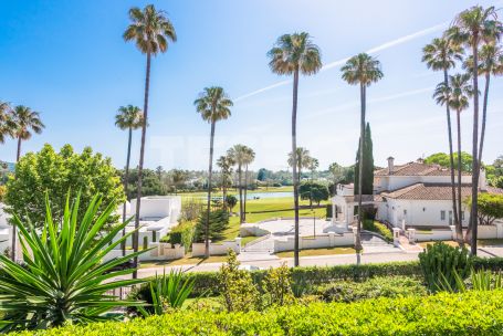 Villa con vistas de los hoyos 12, 13 y 14 del RCGS , en una de las mejores calles de Reyes y Reinas