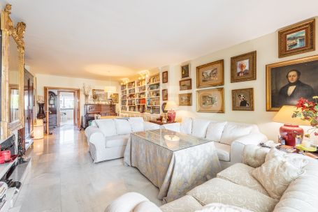 WONDERFUL CORNERSIDE APARTMENT IN EL POLO WITH SOUTH ORIENTATION