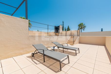 CONTEMPORARY VILLA WITH UNIQUE VIEWS TO THE GOLF COURSE AND BORDERING THE NEW HOTEL SO SOTOGRANDE