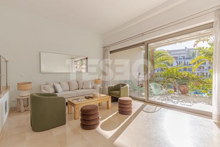 Grand appartement, élégamment meublé, sur l'une des meilleures îles de La Marina de Sotogrande.