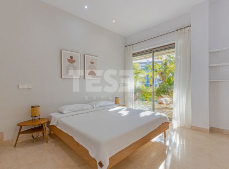 Großes, elegant möbliertes Apartment auf einer der besten Inseln der Marina de Sotogrande.