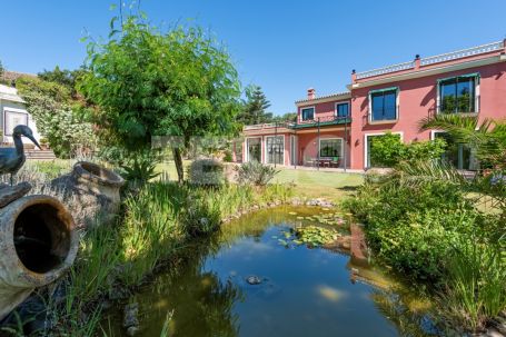 Lovely house with tennis court in Sotogrande.