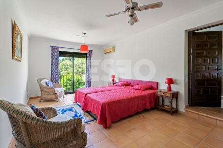 Lovely house with tennis court in Sotogrande.