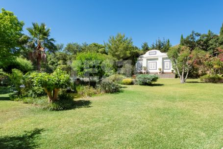 Lovely house with tennis court in Sotogrande.
