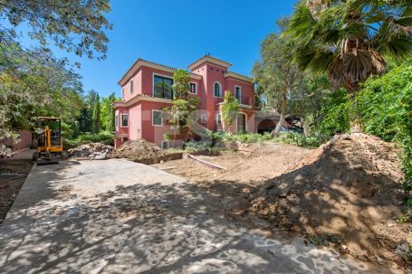 Lovely house with tennis court in Sotogrande.