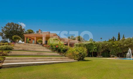 Villa with Spectacular Panoramic Views of the La Reserva golf course, the sea and the mountains