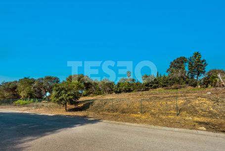Building plot with beautiful sea views in one of the best streets of Sotogrande Alto