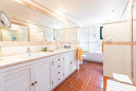 Andalusian style villa, with a lot of charm, in a quiet Cul de Sac in Zone A (COSTA)