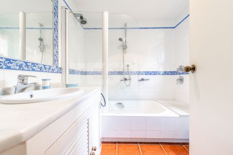 Andalusian style villa, with a lot of charm, in a quiet Cul de Sac in Zone A (COSTA)