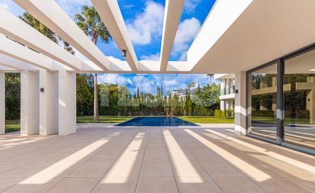 Espectacular Villa de estilo Contemporáneo de Reciente Construcción en Paseo del Parque