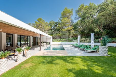A unique villa by the 17th green of the Valderrama golf course, taylor made for Golf Lovers