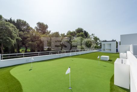 A unique villa by the 17th green of the Valderrama golf course, taylor made for Golf Lovers