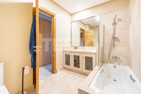 Apartment for sale in the prestigious El Polo de Sotogrande Urbanization