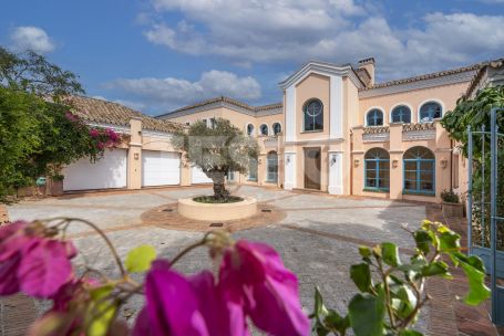 Escape to the luxurious Villa Andala located at the prestigious San Roque Club