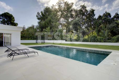 Modern, refurbished villa in the sought after area of Sotogrande Costa A zone.