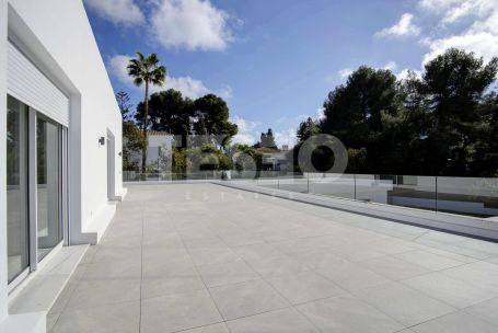 Modern, refurbished villa in the sought after area of Sotogrande Costa A zone.