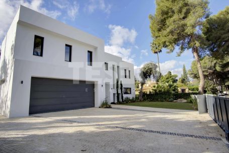 Modern, refurbished villa in the sought after area of Sotogrande Costa A zone.