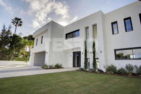 Modern, refurbished villa in the sought after area of Sotogrande Costa A zone.