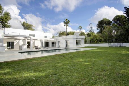 Modern, refurbished villa in the sought after area of Sotogrande Costa A zone.