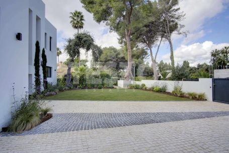 Modern, refurbished villa in the sought after area of Sotogrande Costa A zone.