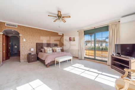 Large Villa in Top location near the So Sotogrande Hotel and with stunning sea views in Sotogrande Alto