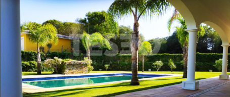 Villa Eivissa: beautiful colonial style villa with sea views