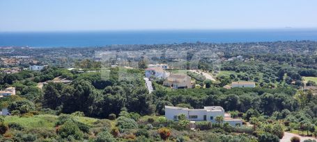 Exclusive lot of three plots with panoramic views in the best area of La Reserva for sale.
