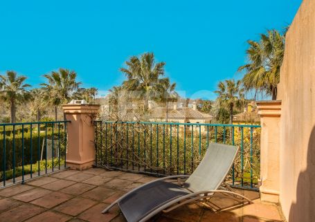 Stnning refurnished townhouse in El Casar Floresta.