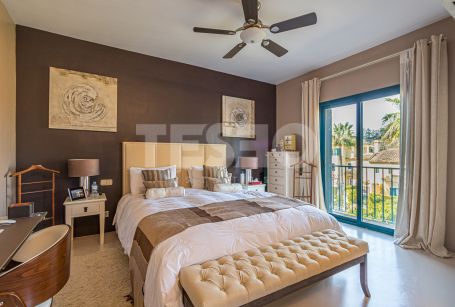 Stnning refurnished townhouse in El Casar Floresta.