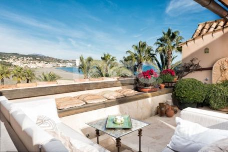 Penthouse direct beach location!