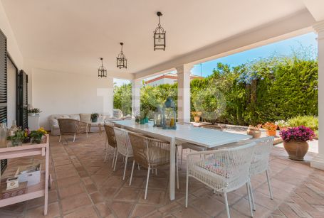 Schöne Villa in Sotogrande Costa zu verkaufen.