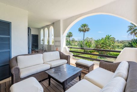 Apartment with river views in the El Polo urbanization