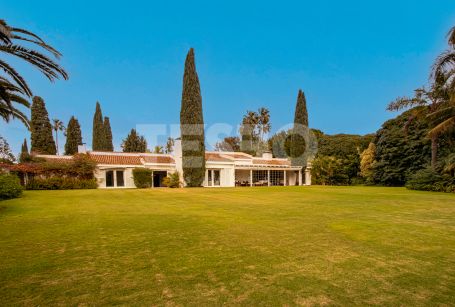 Charming villa overlooking the Green of Hole 16th in the RCGS at Sotogrande Costa