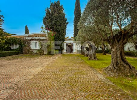 Charming villa overlooking the Green of Hole 16th in the RCGS at Sotogrande Costa