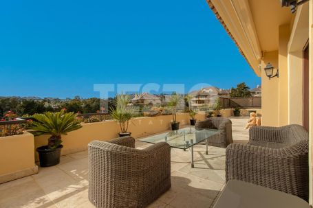 Luxurious duplex penthouse located in one of the most prestigious urbanizations in Sotogrande,