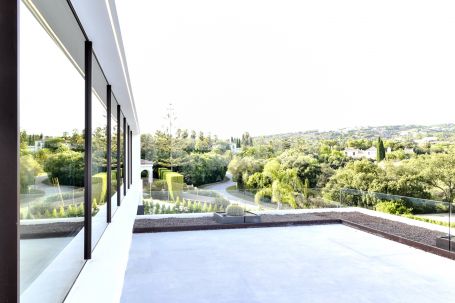 Luxurious contemporary villa in the prestigious Altos de Valderrama area of Sotogrande