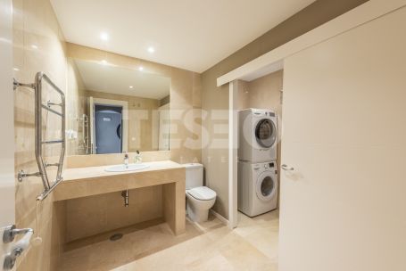 DUPLEX APARTMENT, RECENTLY REFURBISHED AND ON THE FIRST LINE OF THE MARINA