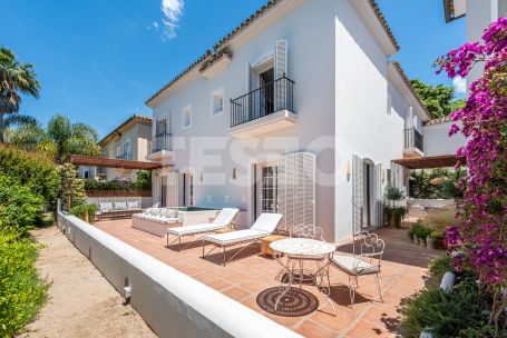 Exclusiva Casa Pareada de estilo andaluz en Patios de Valderrama