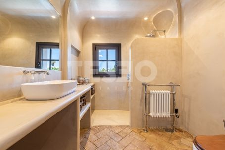 Exclusiva Casa Pareada de estilo andaluz en Patios de Valderrama