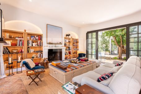 Exclusiva Casa Pareada de estilo andaluz en Patios de Valderrama